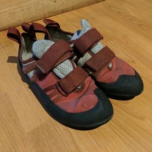Butora Velcro climbing shoes